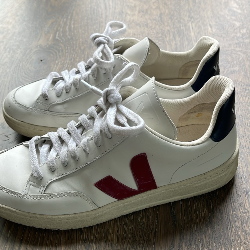 Veja V-12 Leather Sneaker - Picture 3 of 7